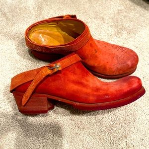 Ma+ red clogs / mules